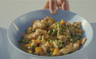 Chicken stroganoff with green peas